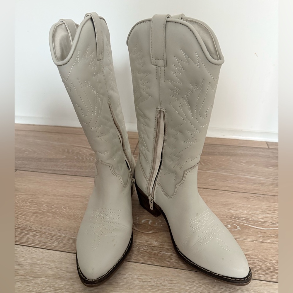 Steve Madden White Leather Western Boots – Size 6, Minimal Wear